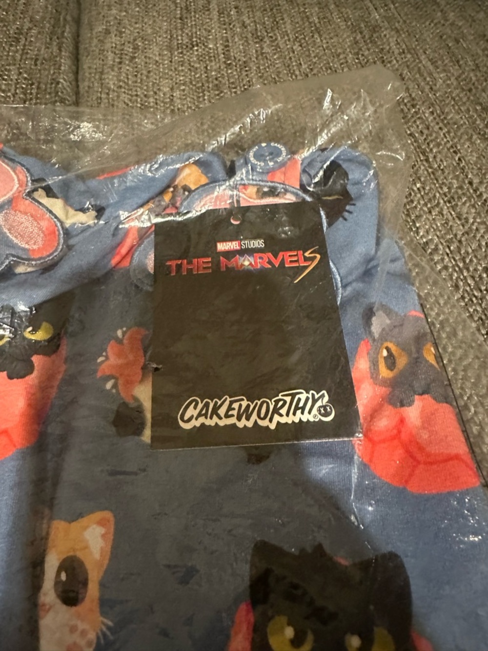 Cakeworthy Marvel jumper - Picture 4 of 4